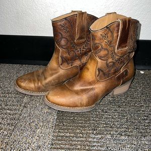 Ariat Brown Ankle Boots with Embroidered Design